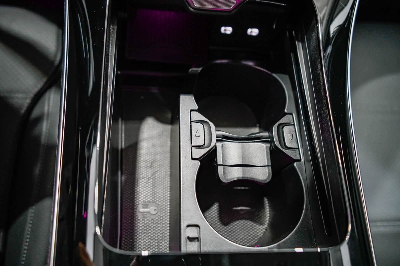 Thumbnail: 2025 Mercedes-Benz C-Class - 22