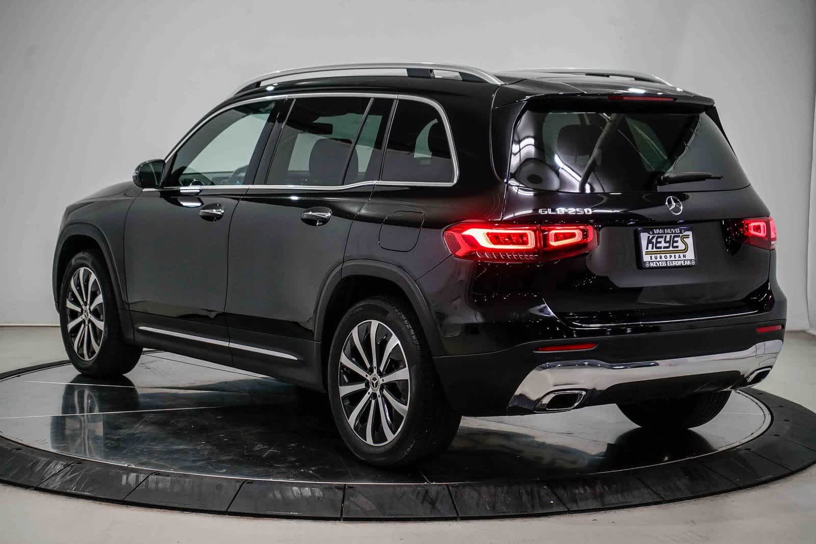 Thumbnail: 2022 Mercedes-Benz GLB - 2