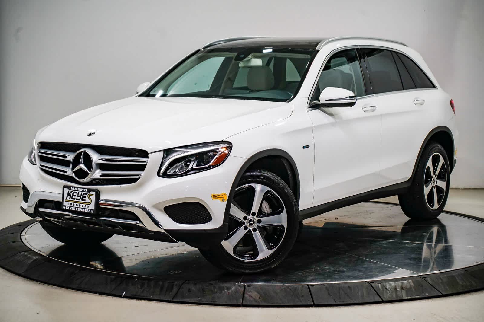 2019 Mercedes-Benz GLC 350 -
                  Van Nuys, CA