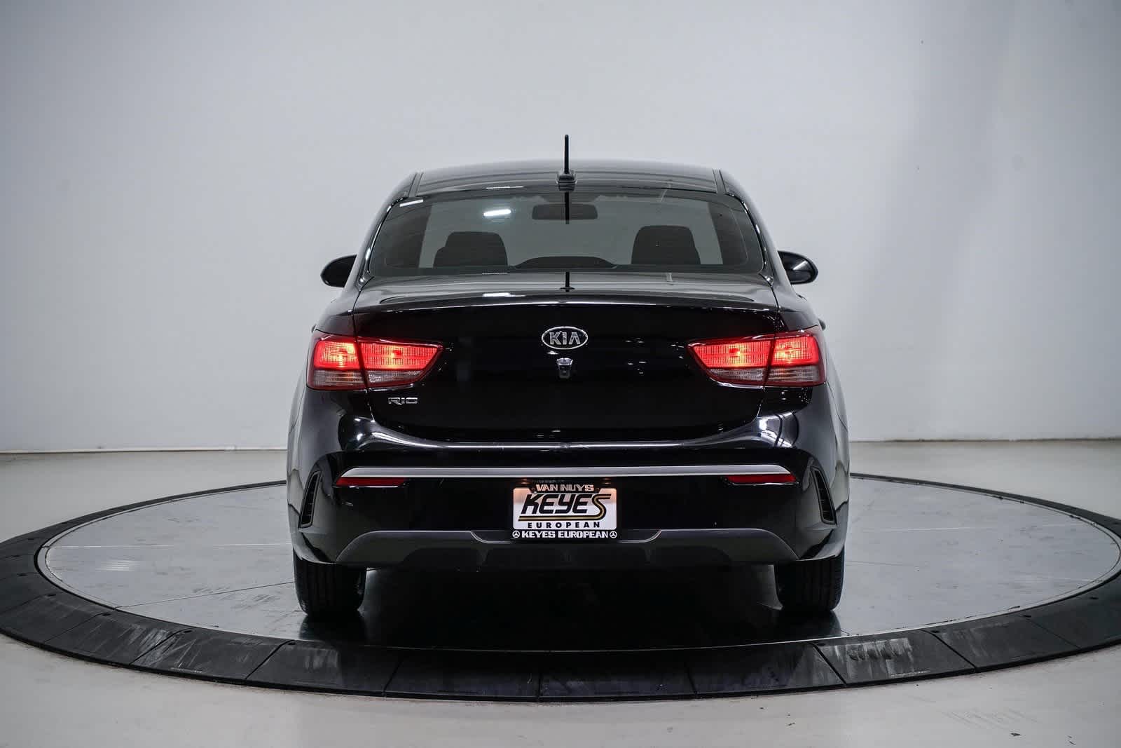 Thumbnail: 2021 Kia Rio - 3