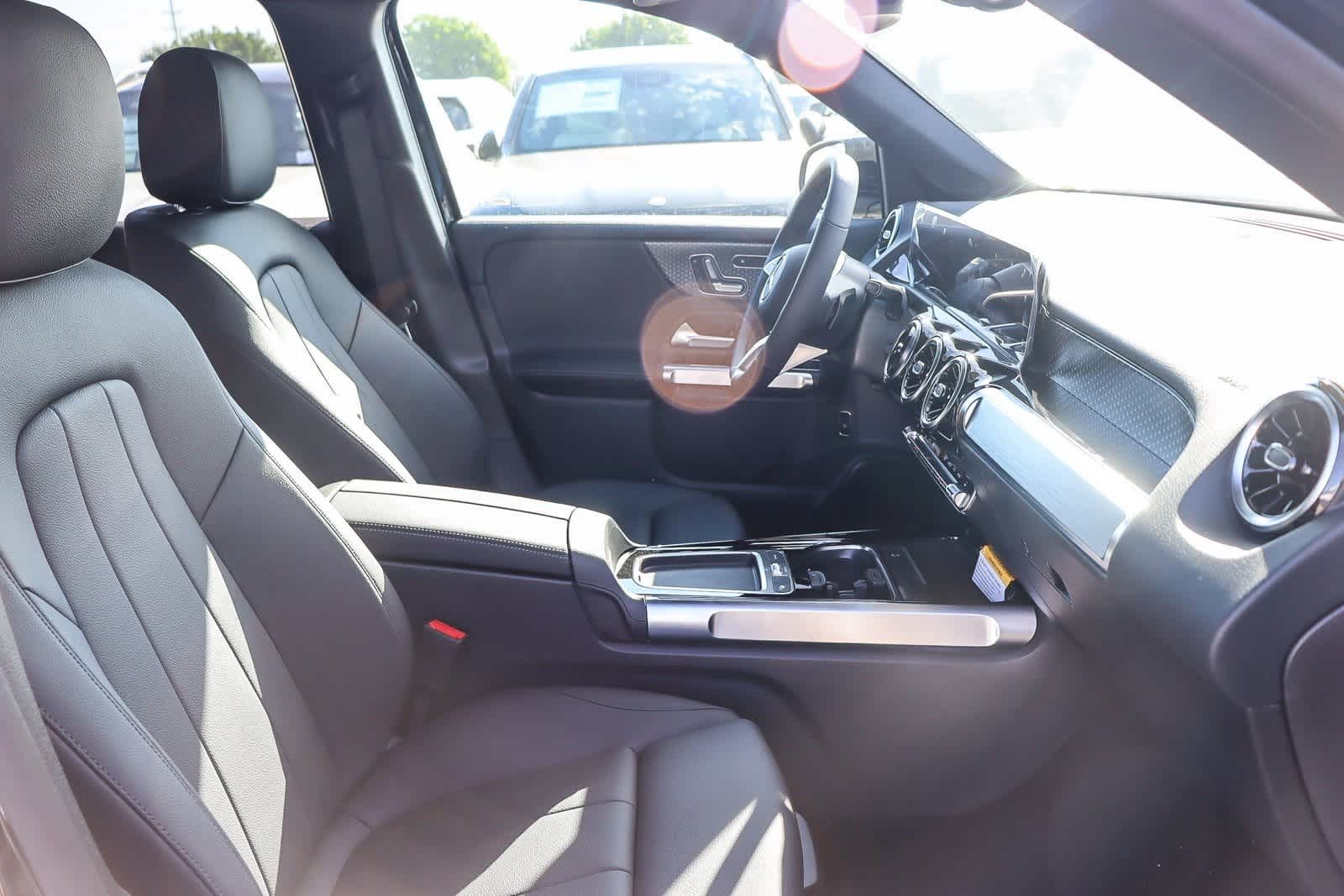 Thumbnail: 2026 Mercedes-Benz GLB - 18