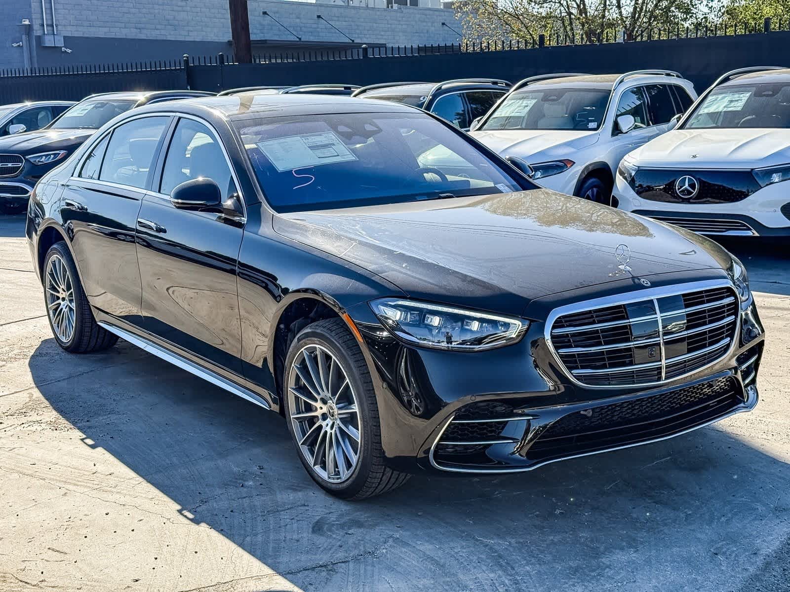 Thumbnail: 2025 Mercedes-Benz S-Class - 3