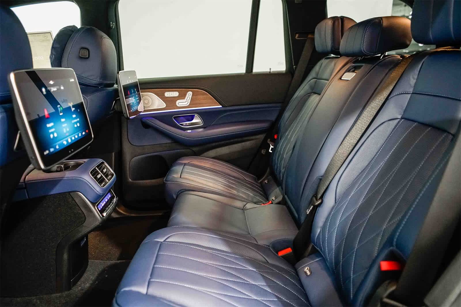 Thumbnail: 2026 Mercedes-Benz GLS - 21