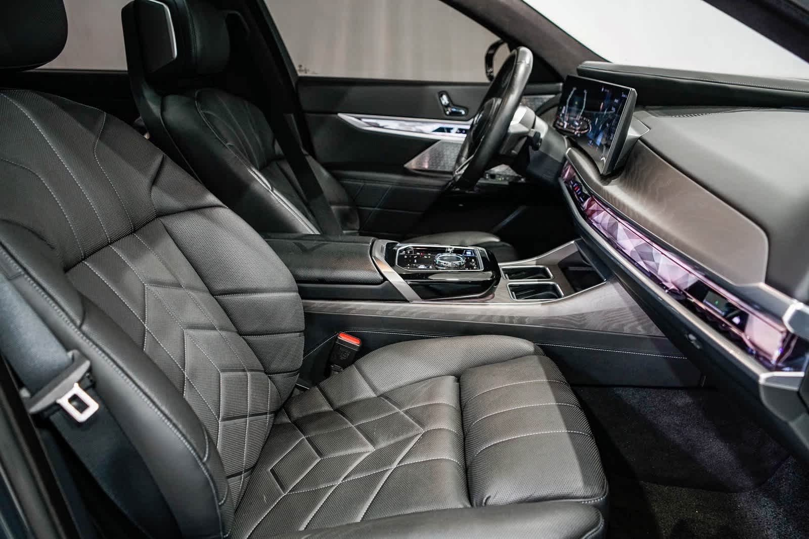 Thumbnail: 2023 BMW i7 - 16