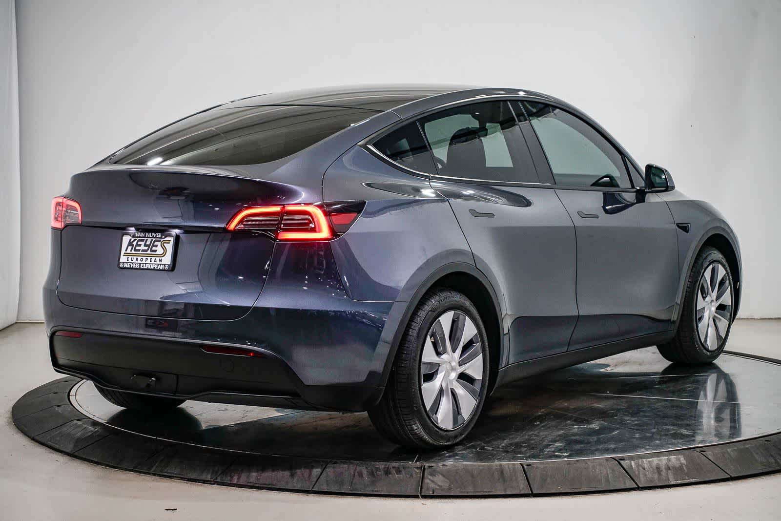 Thumbnail: 2023 Tesla Model Y - 4