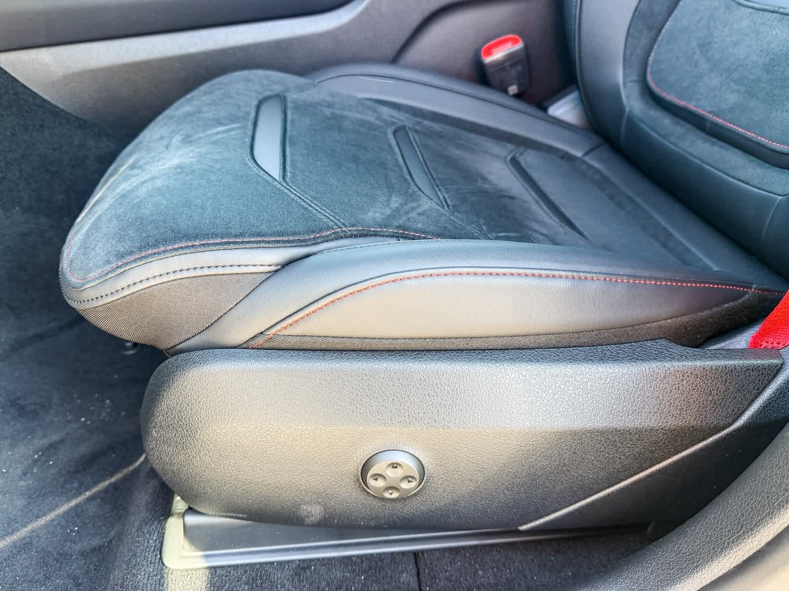 Thumbnail: 2025 Mercedes-Benz GLC - 22