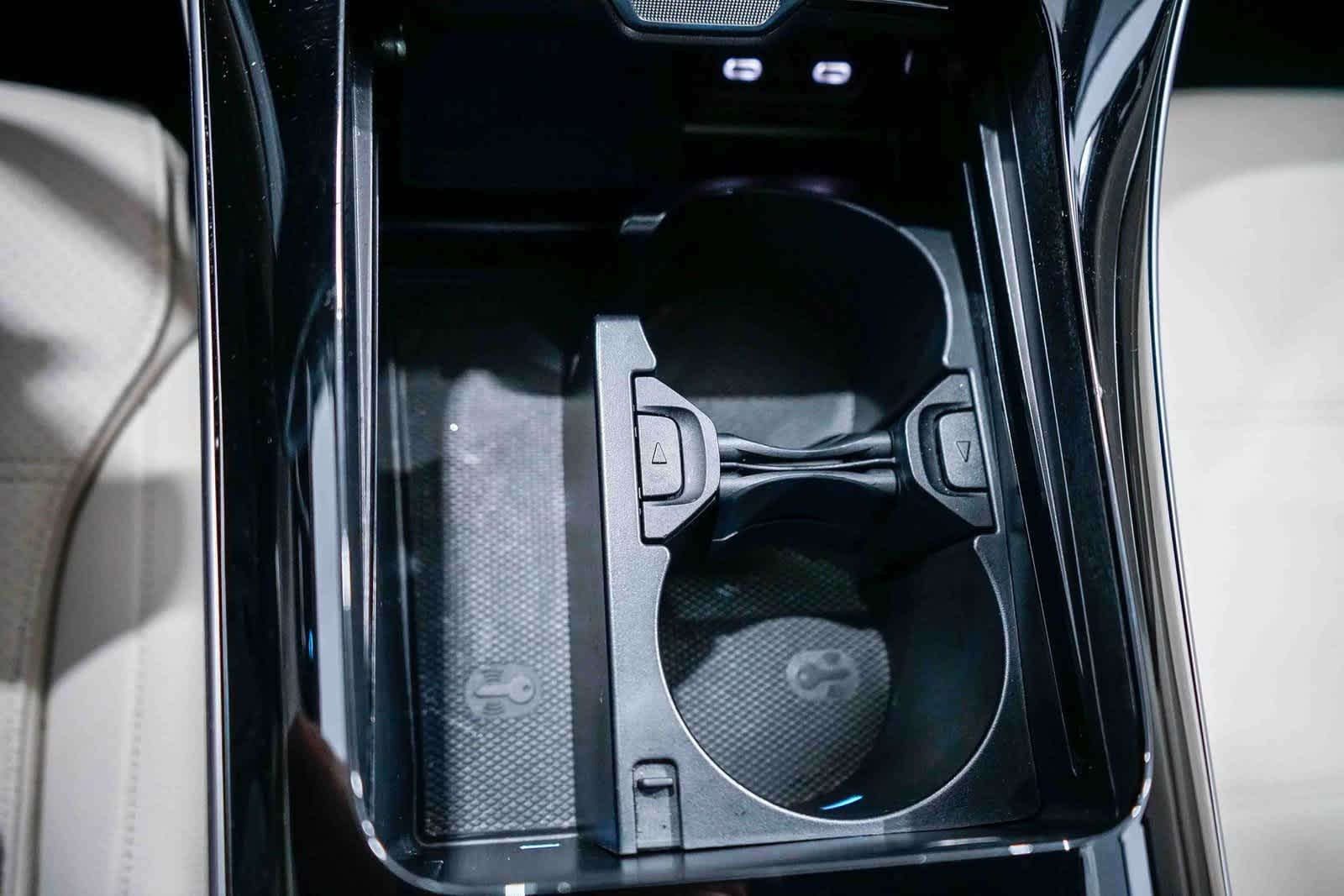 Thumbnail: 2025 Mercedes-Benz C-Class - 22