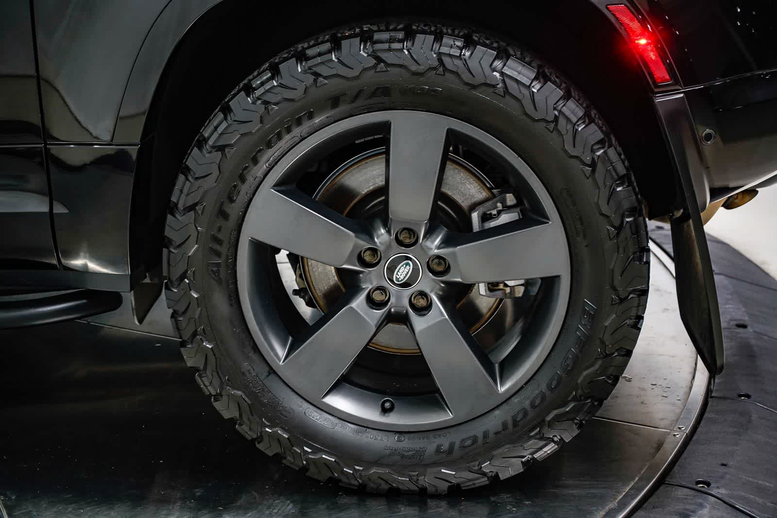 Thumbnail: 2022 Land Rover Defender - 10