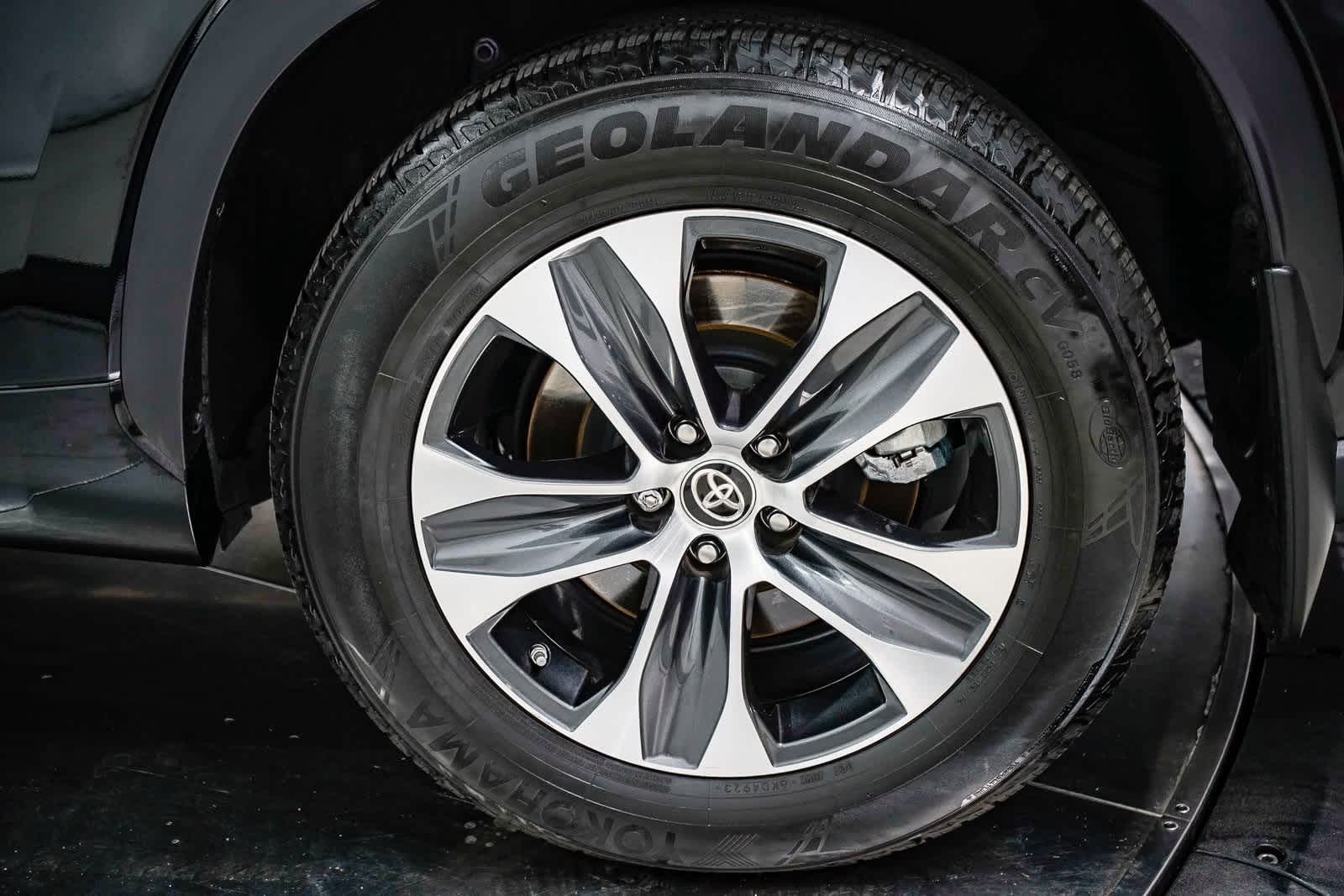 Thumbnail: 2021 Toyota Highlander - 10