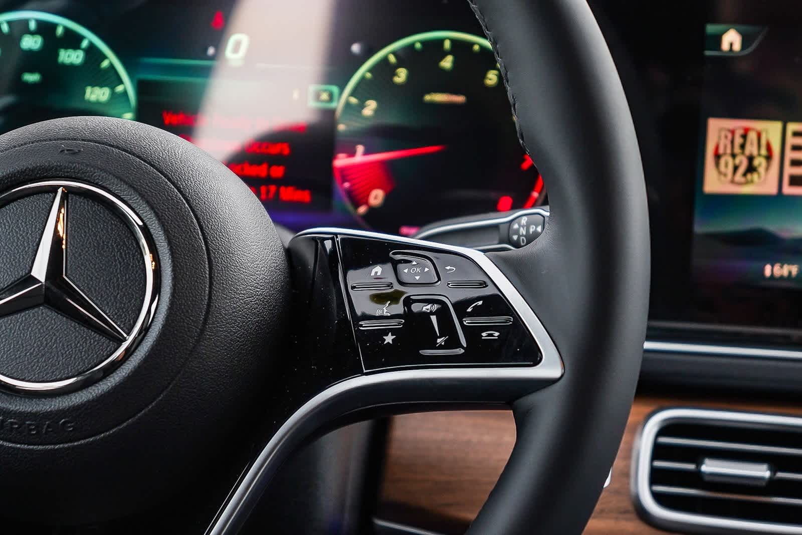 Thumbnail: 2026 Mercedes-Benz GLE - 19