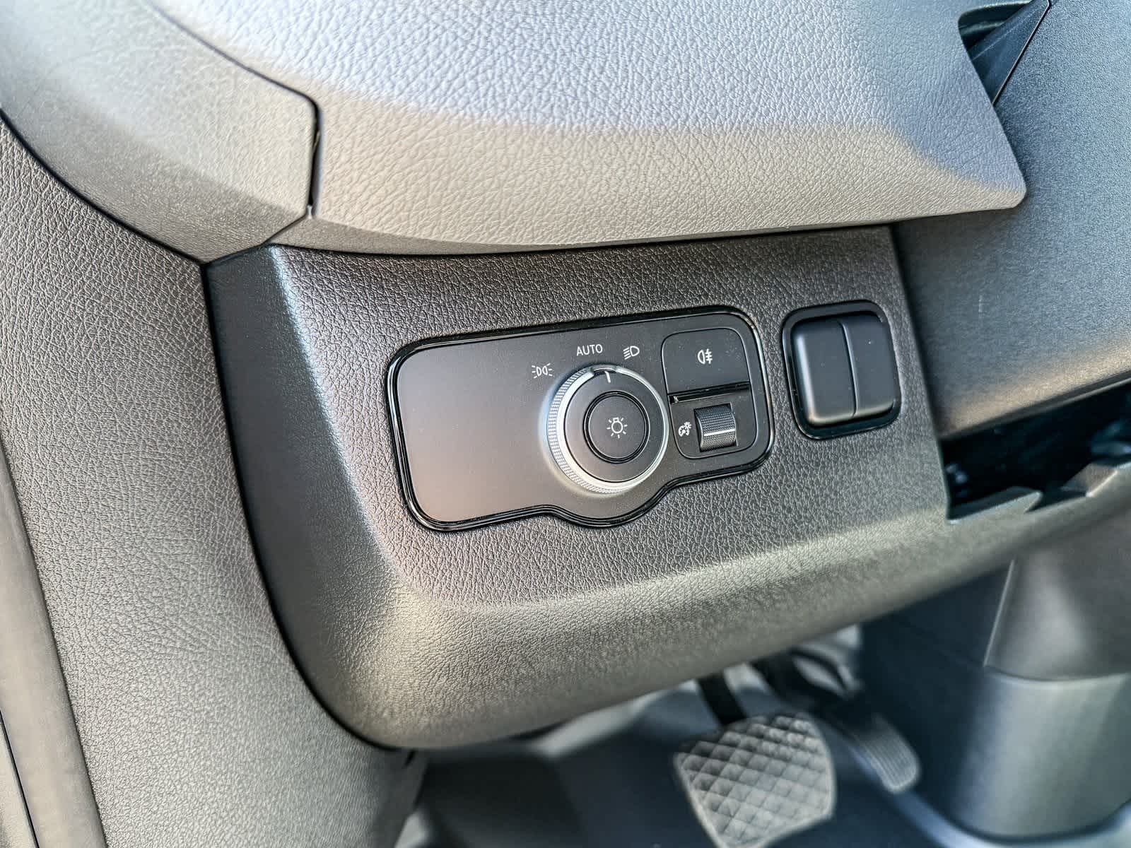 Thumbnail: 2025 Mercedes-Benz Sprinter - 21