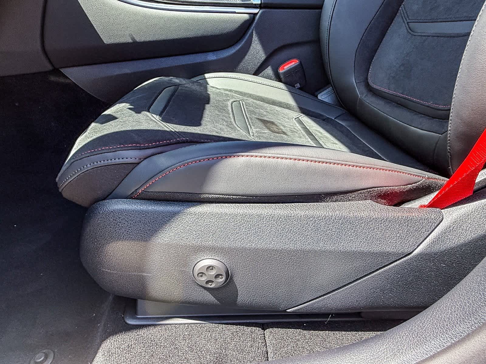 Thumbnail: 2025 Mercedes-Benz GLC - 22