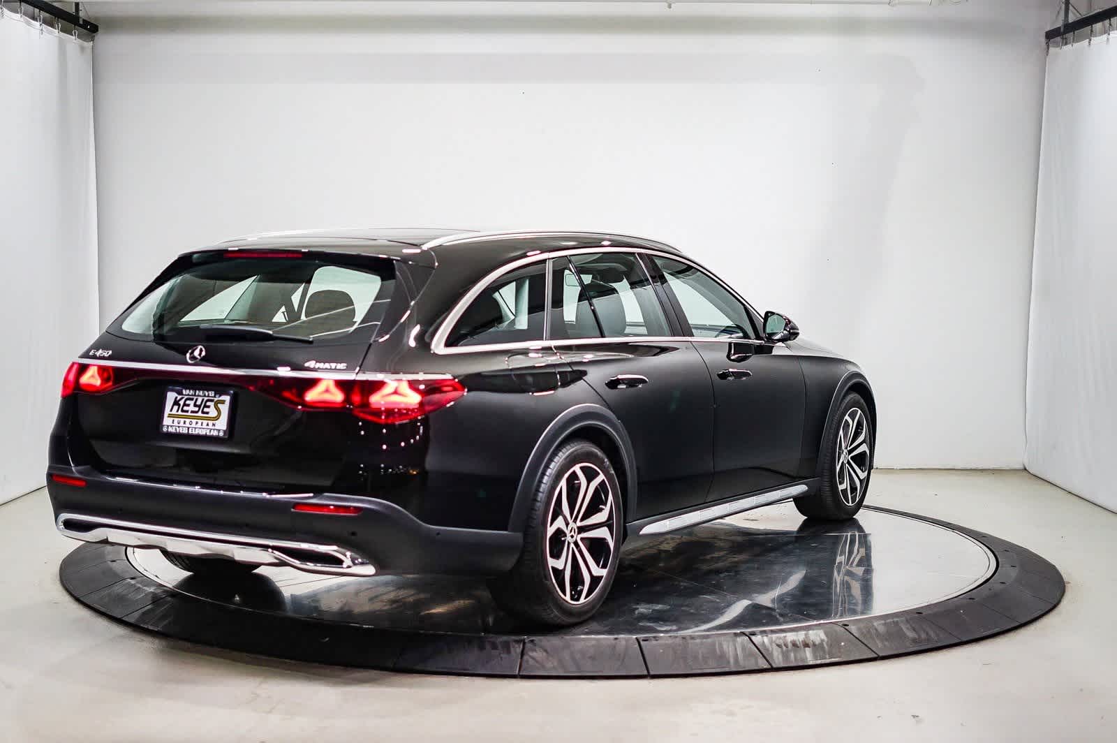 Thumbnail: 2025 Mercedes-Benz E-Class - 4