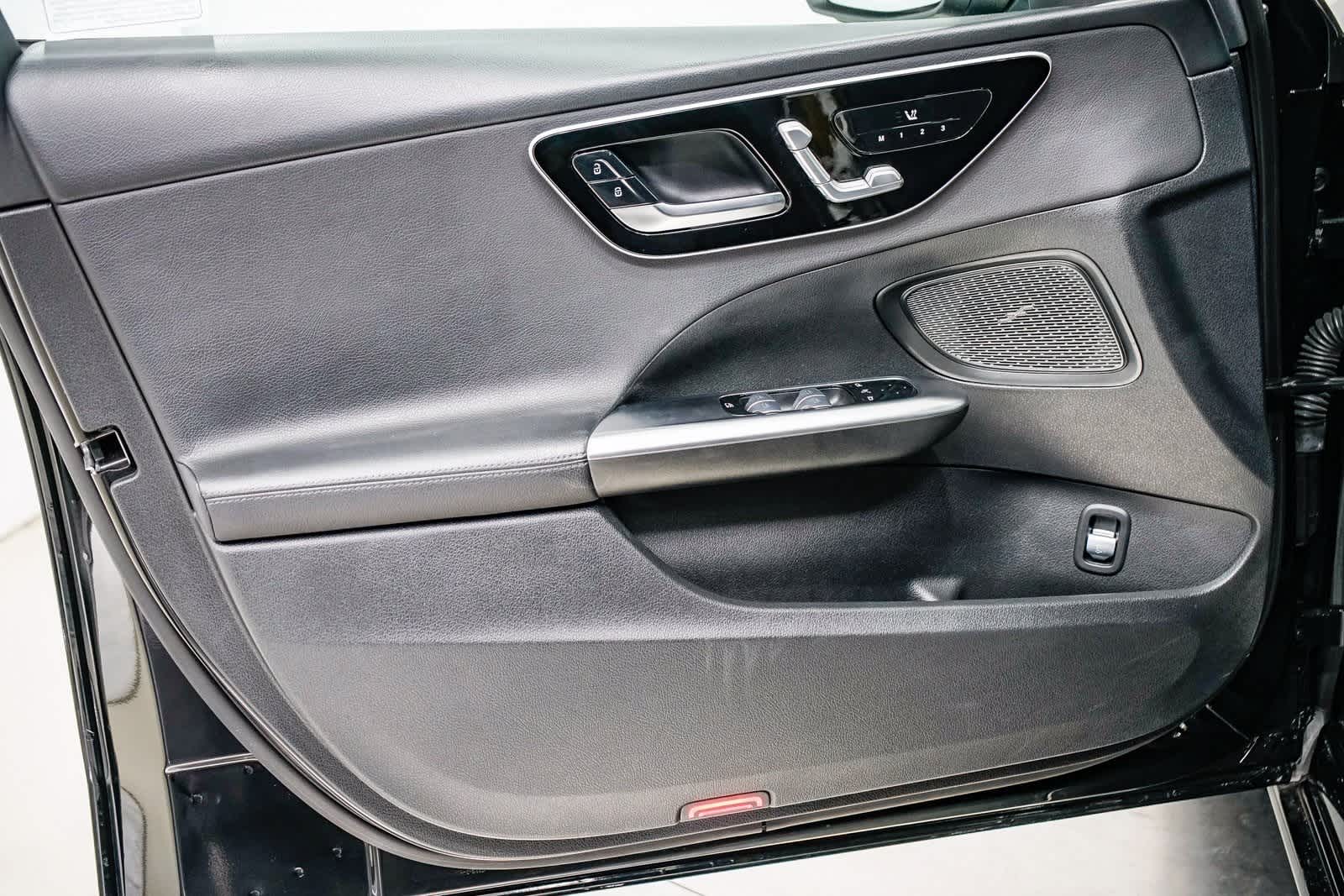 Thumbnail: 2022 Mercedes-Benz C-Class - 19