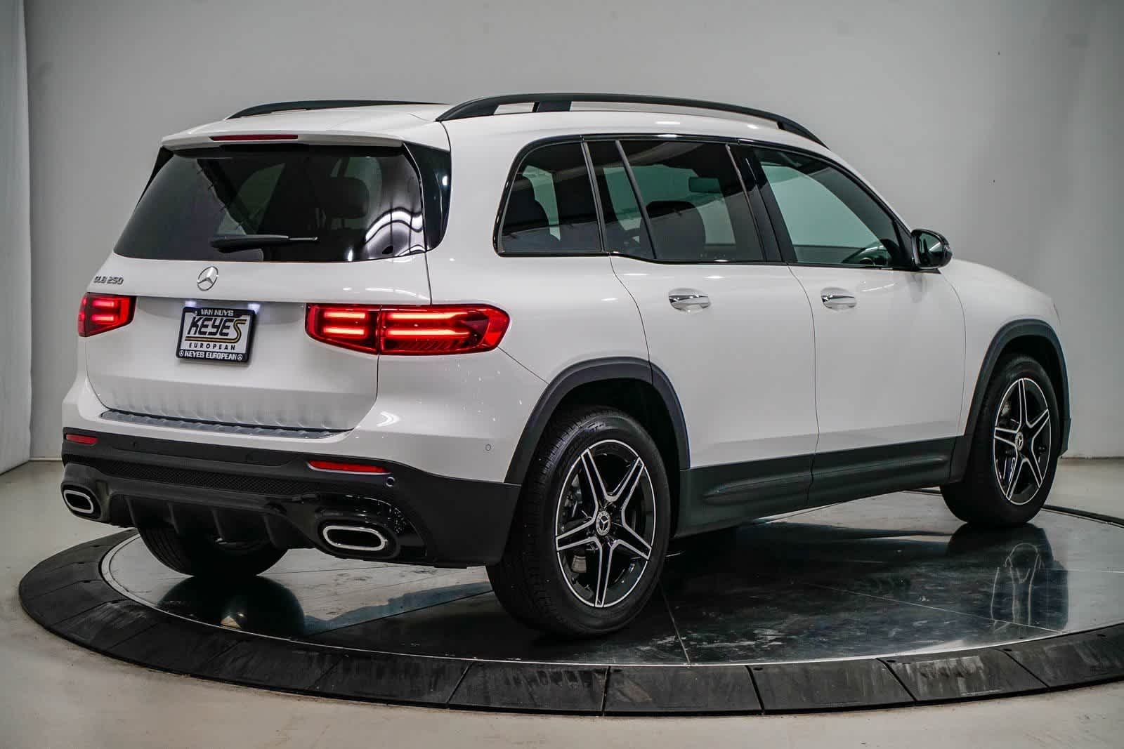 Thumbnail: 2025 Mercedes-Benz GLB - 4