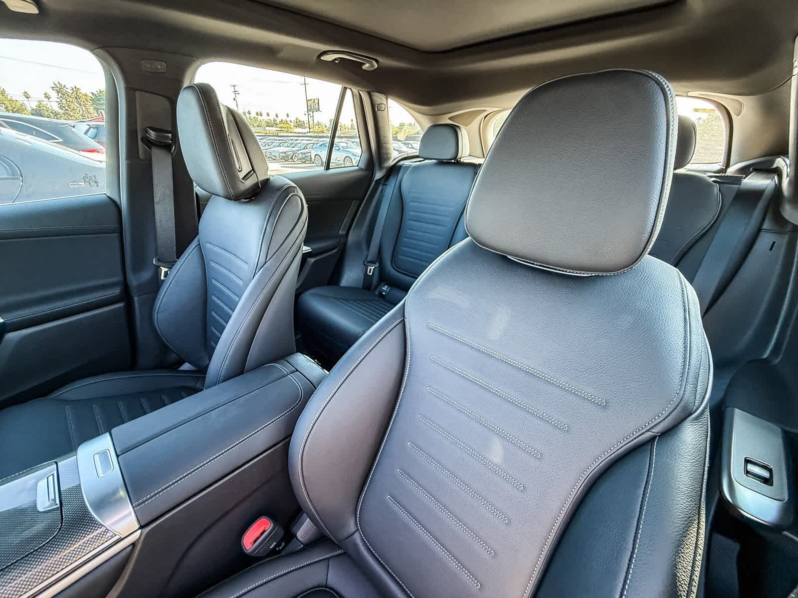 Thumbnail: 2025 Mercedes-Benz GLC - 27