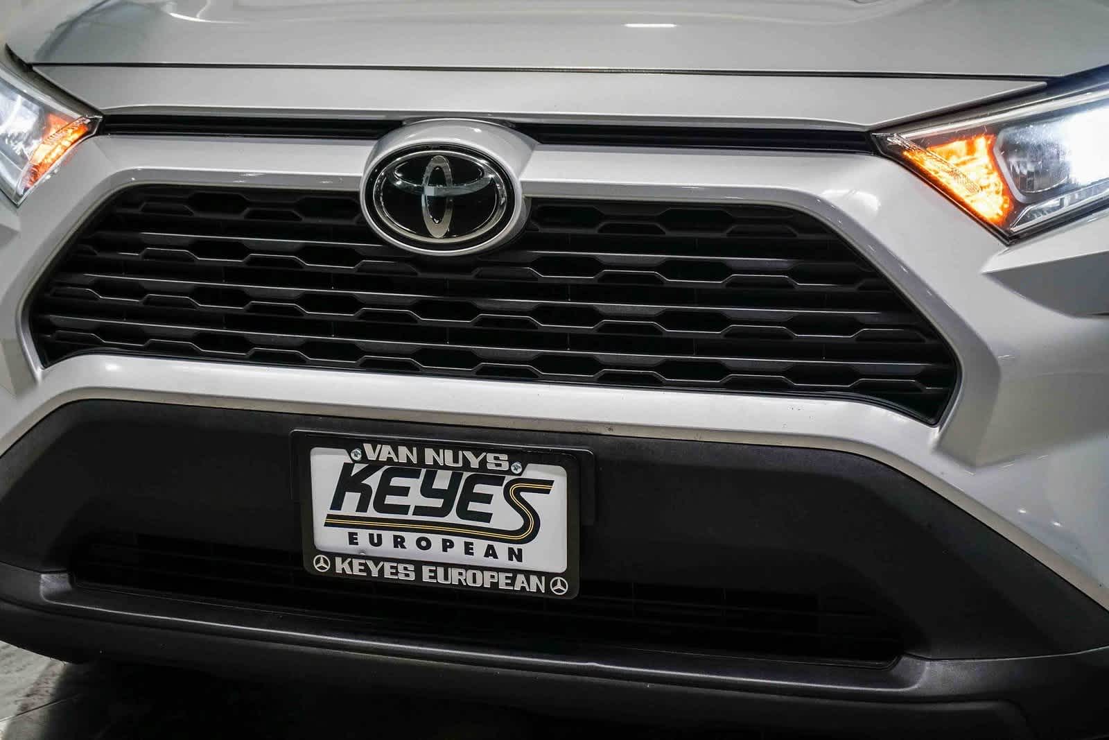 Thumbnail: 2019 Toyota RAV4 - 8