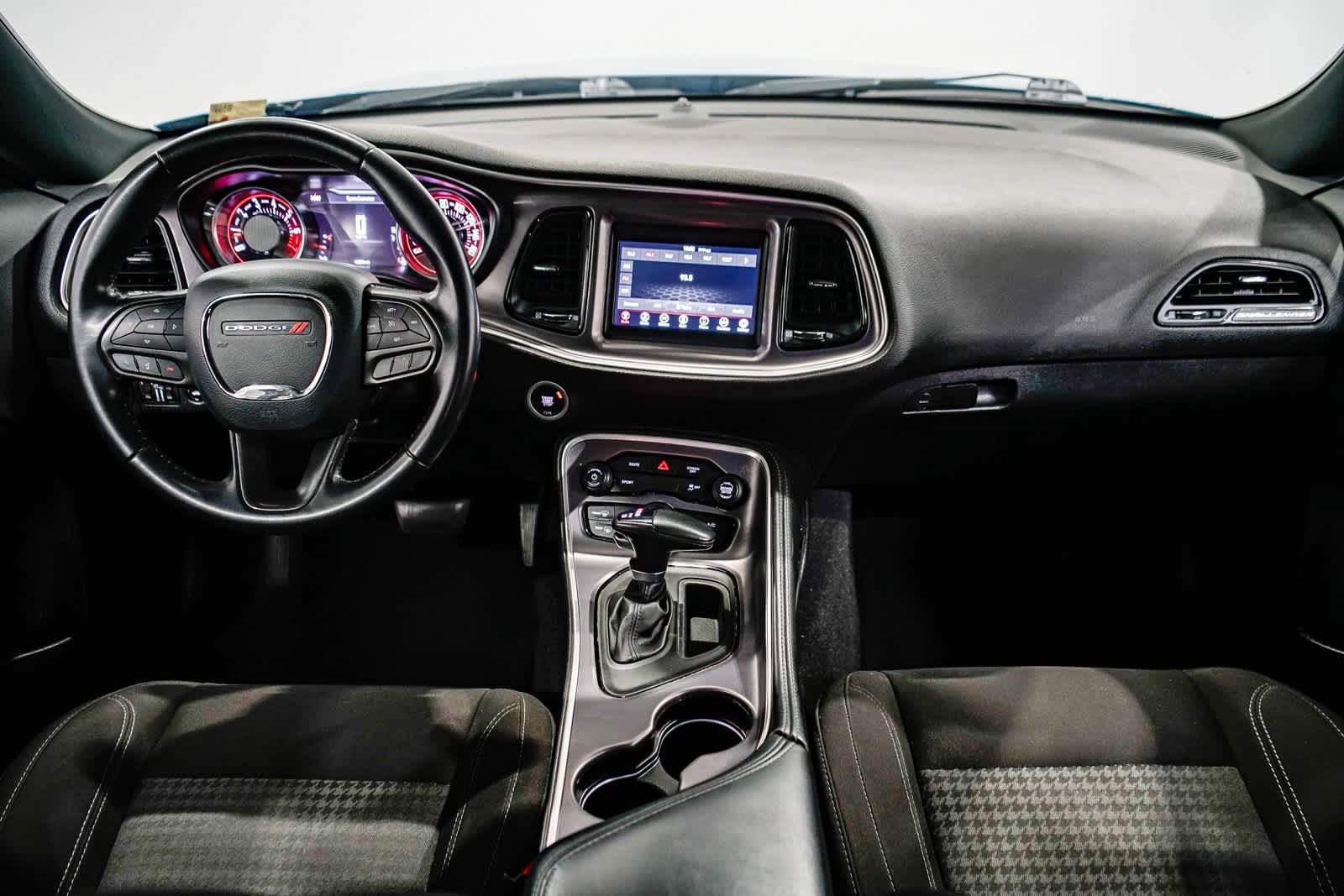 2022 Dodge Challenger SXT 11
