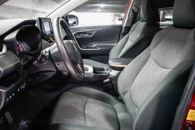Thumbnail: 2021 Toyota RAV4 - 17