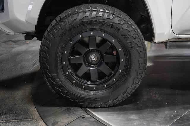 Thumbnail: 2018 Toyota Tacoma - 10