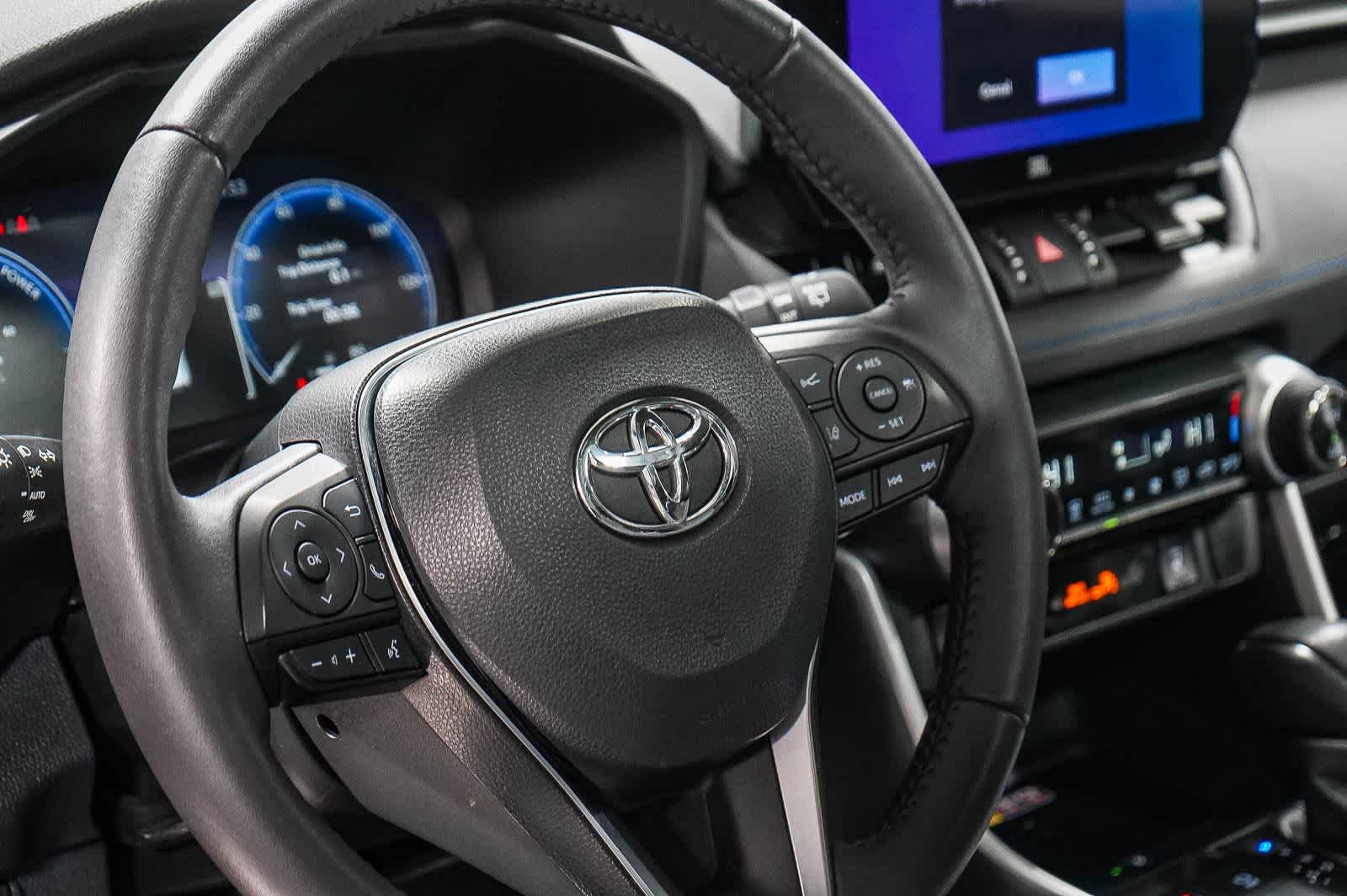 Thumbnail: 2023 Toyota RAV4 - 21
