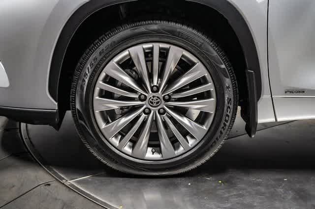Thumbnail: 2022 Toyota Highlander - 10