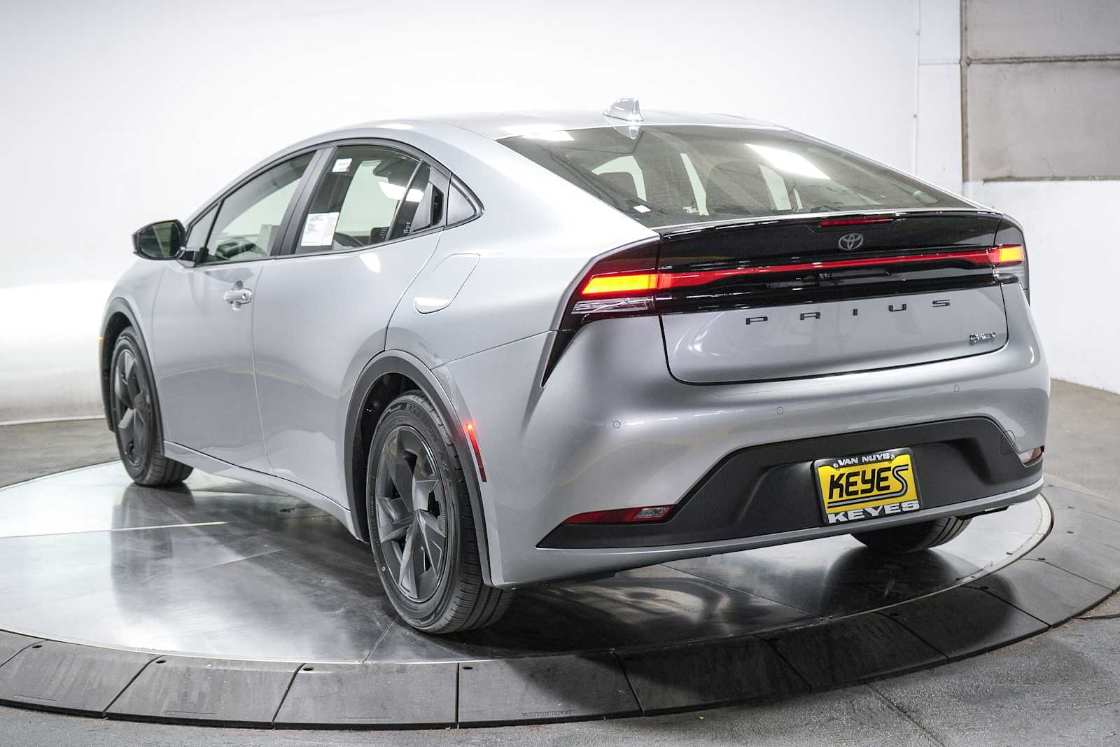 Thumbnail: 2025 Toyota Prius - 2