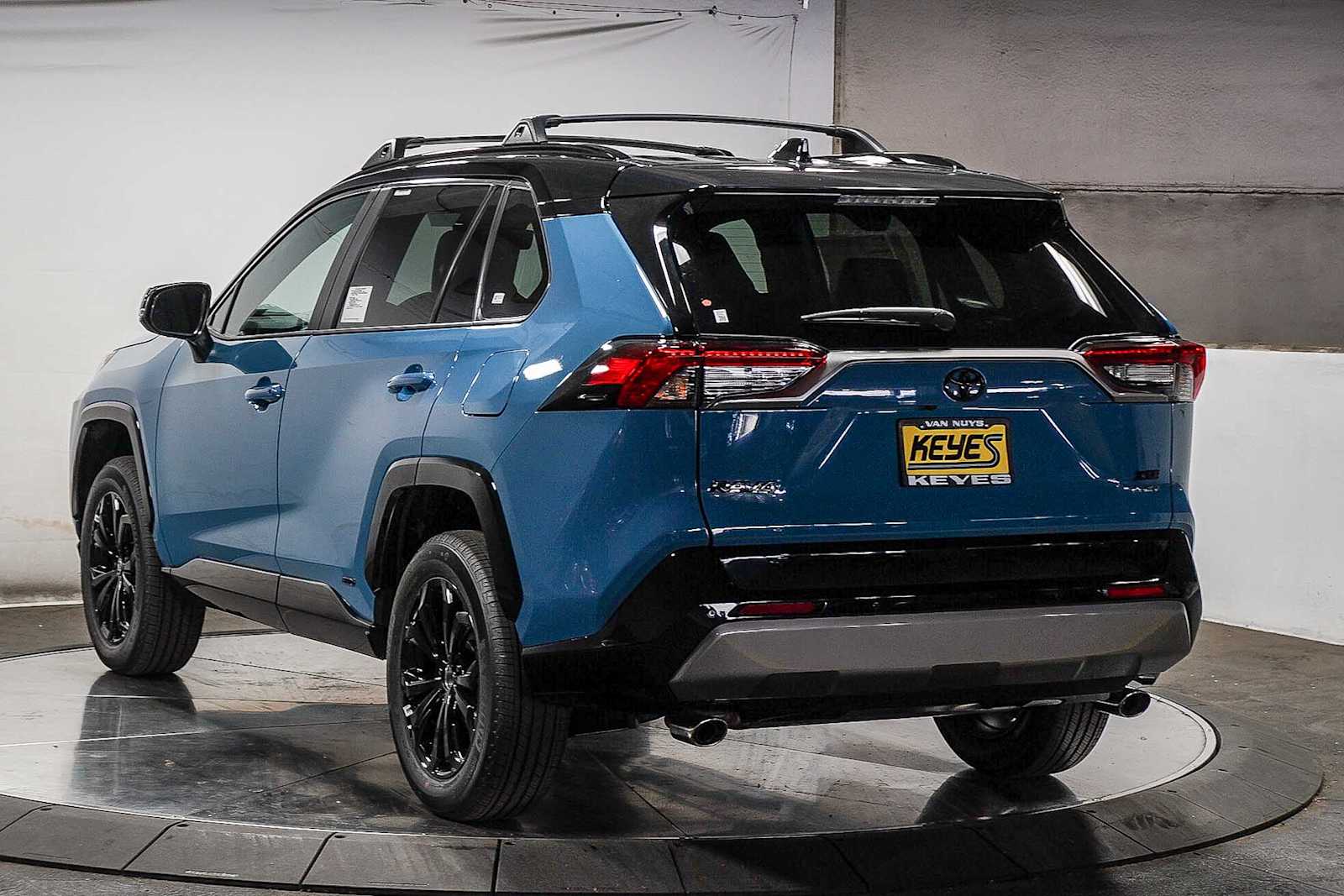 Thumbnail: 2025 Toyota RAV4 - 6