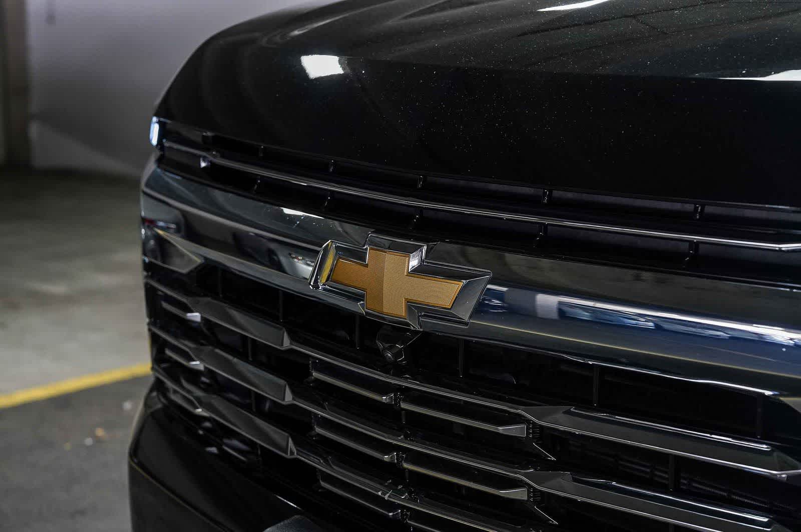 Thumbnail: 2025 Chevrolet Suburban - 5