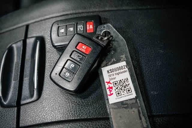 Thumbnail: 2019 Toyota Highlander - 30