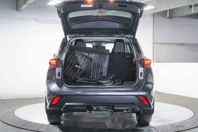 2023 Toyota Highlander XLE 29