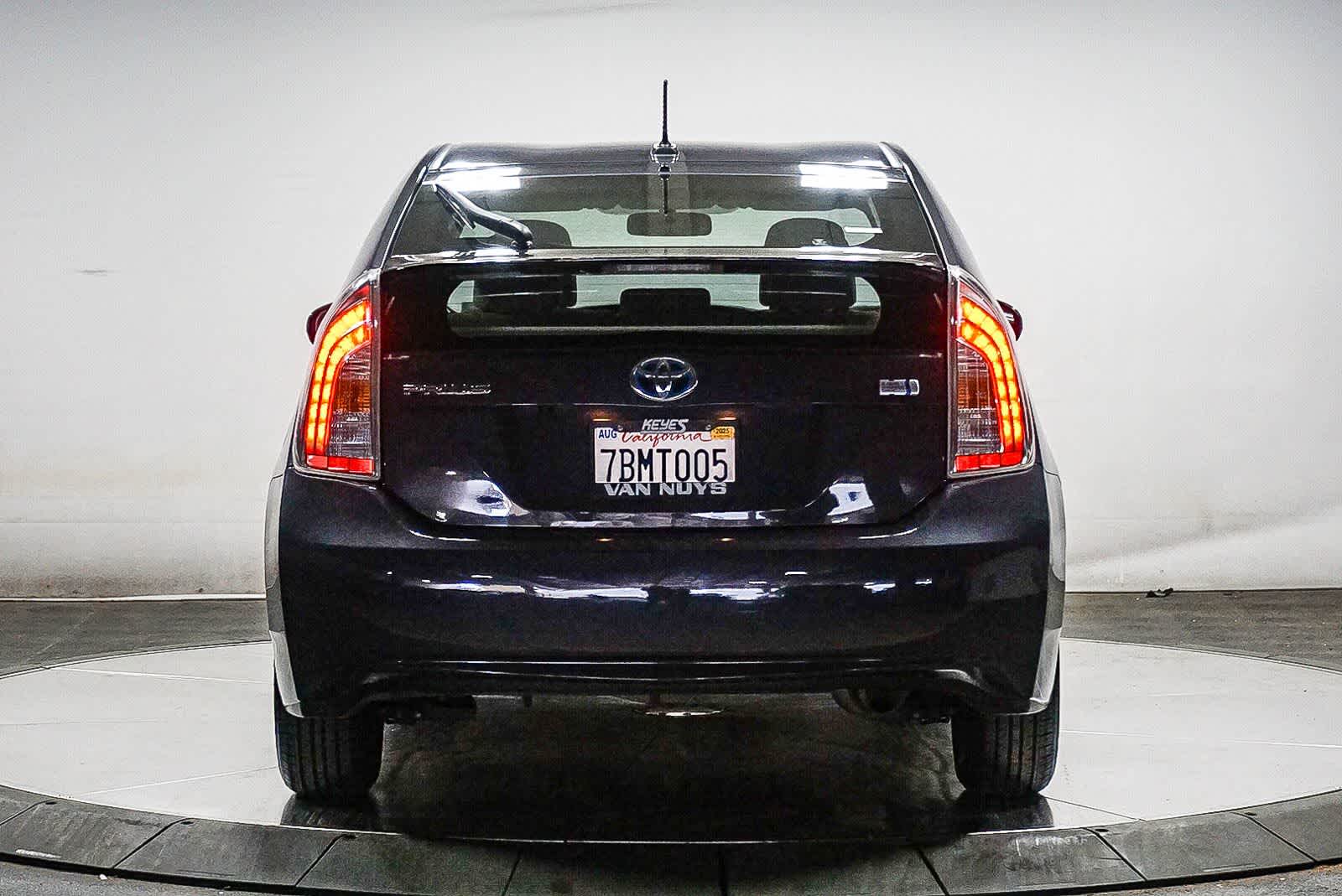 Thumbnail: 2013 Toyota Prius - 9