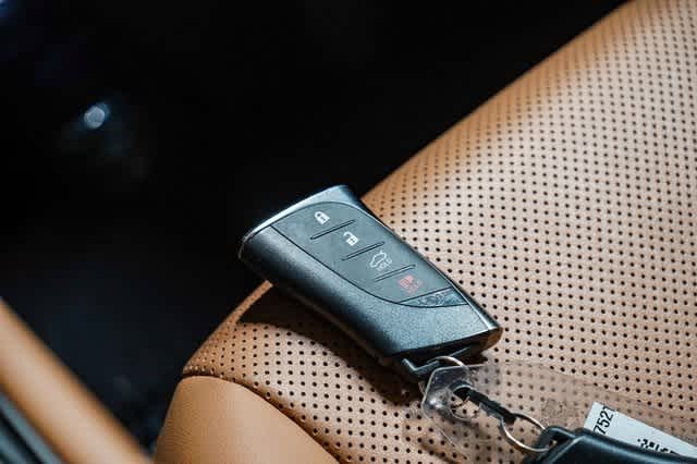 Thumbnail: 2021 Lexus ES - 29