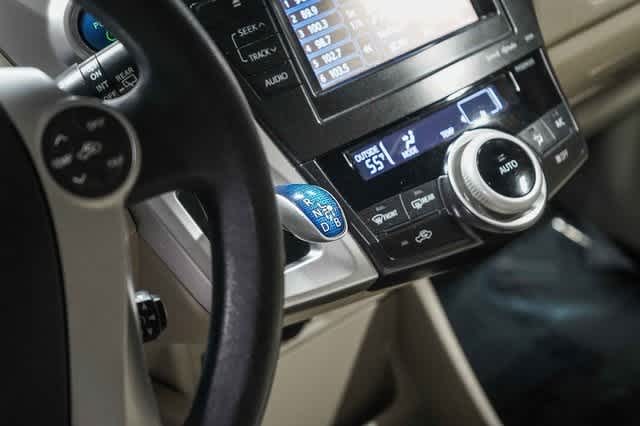 Thumbnail: 2013 Toyota Prius v - 23