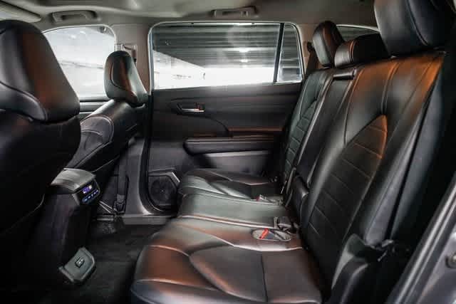 Thumbnail: 2022 Toyota Highlander - 19