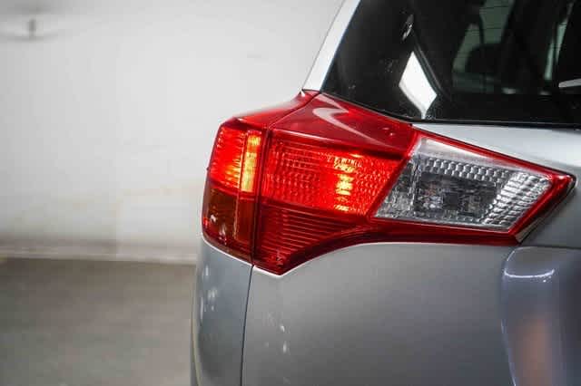 Thumbnail: 2015 Toyota RAV4 - 11