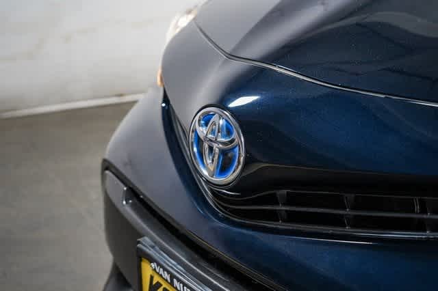 Thumbnail: 2017 Toyota Prius v - 9