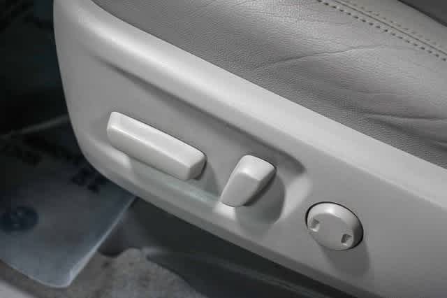 Thumbnail: 2019 Toyota Sienna - 25