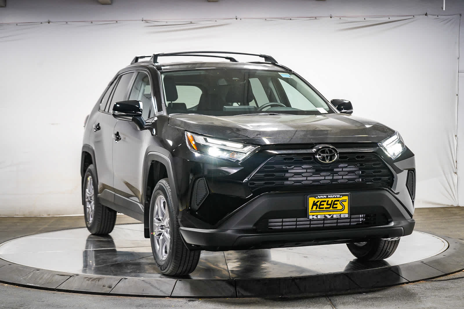 2025 Toyota RAV4 XLE 5