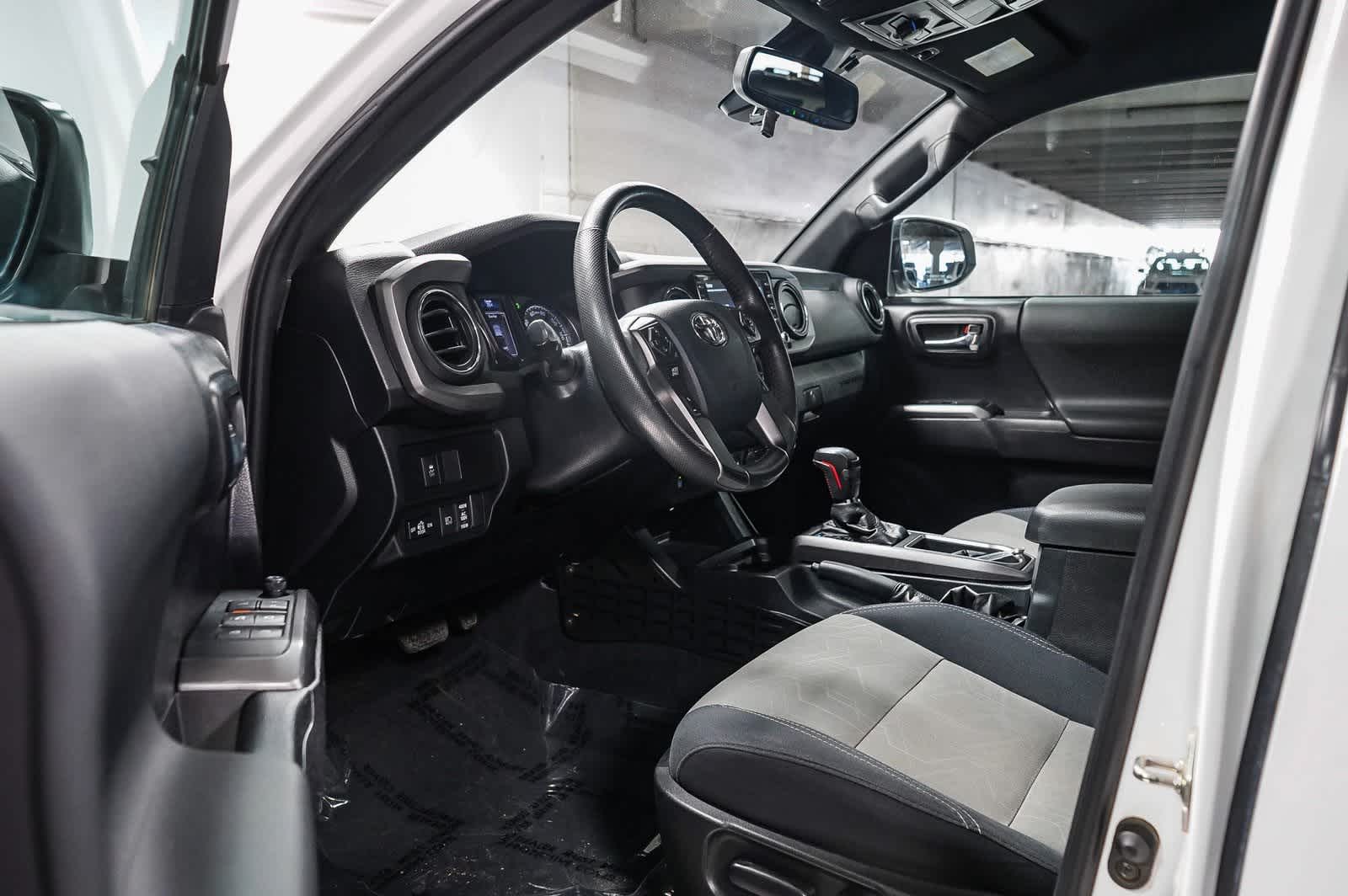 Thumbnail: 2020 Toyota Tacoma - 14