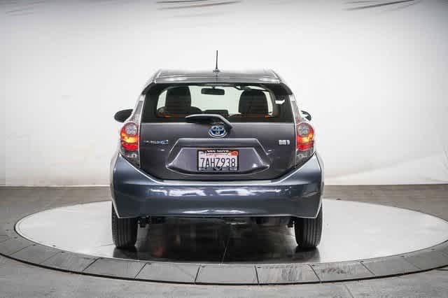 Thumbnail: 2012 Toyota Prius c - 3