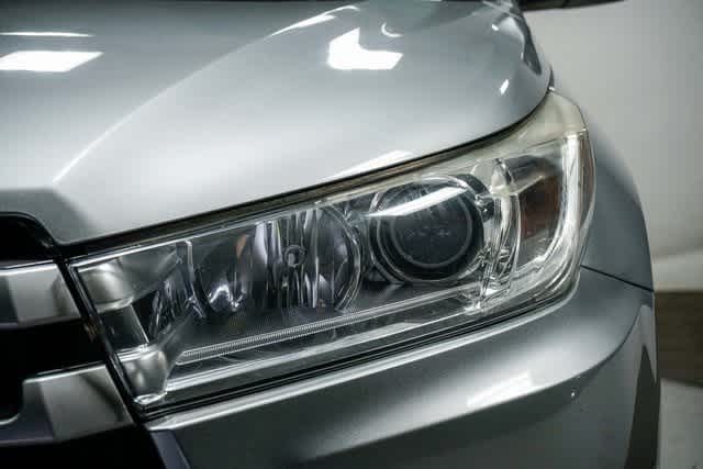 Thumbnail: 2019 Toyota Highlander - 4