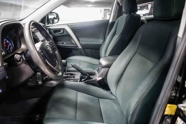 Thumbnail: 2018 Toyota RAV4 - 17