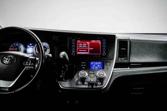 Thumbnail: 2020 Toyota Sienna - 12