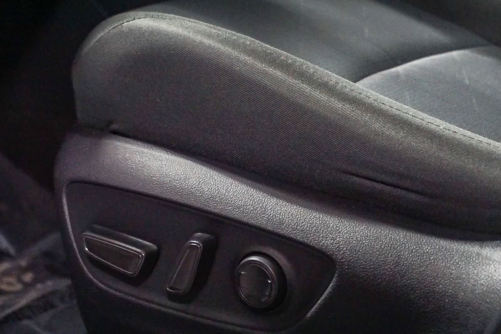 Thumbnail: 2025 Toyota RAV4 - 23