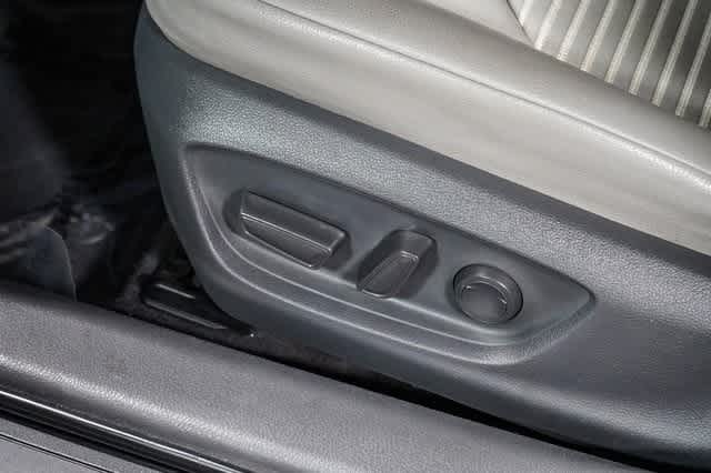 Thumbnail: 2018 Toyota Camry - 23