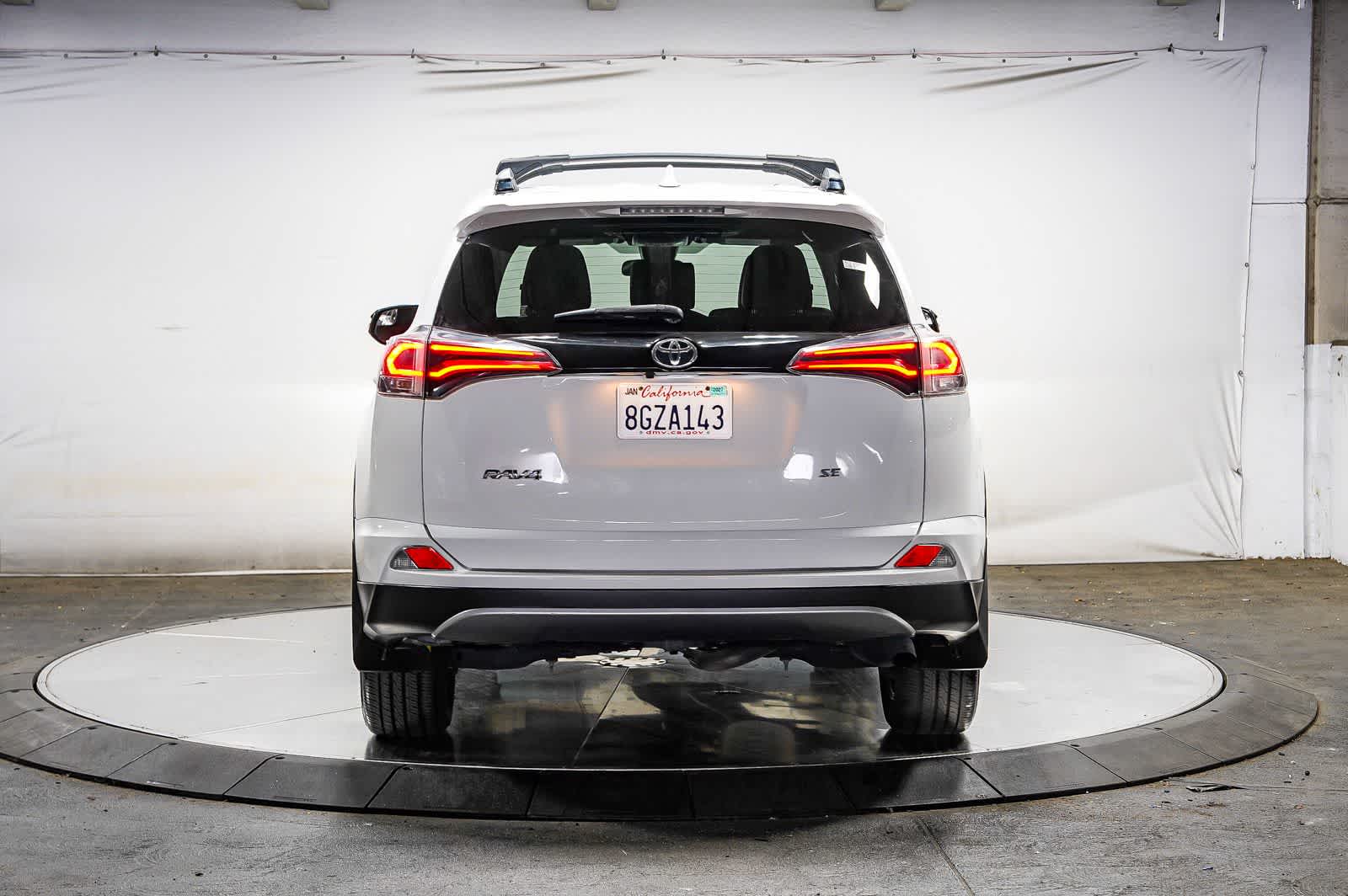 Thumbnail: 2018 Toyota RAV4 - 3