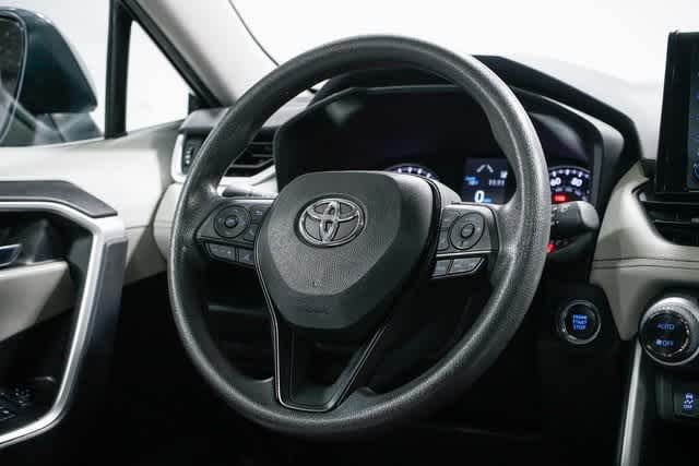 Thumbnail: 2022 Toyota RAV4 - 16