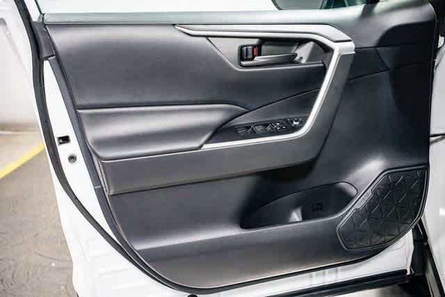 Thumbnail: 2021 Toyota RAV4 - 19