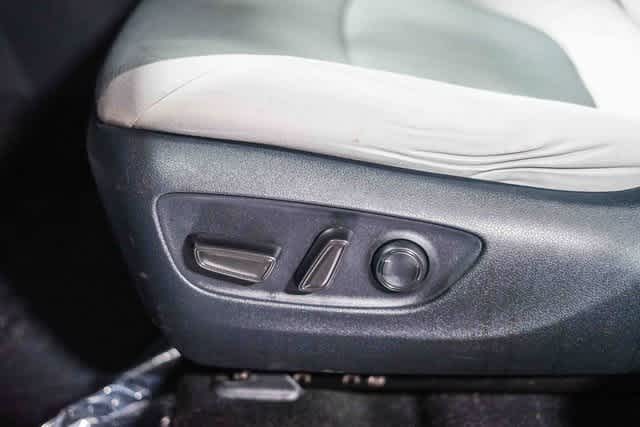 Thumbnail: 2019 Toyota RAV4 - 22